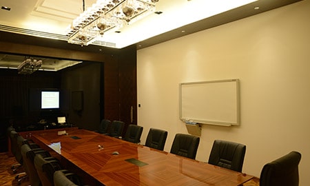 indoor boardroom at della resorts