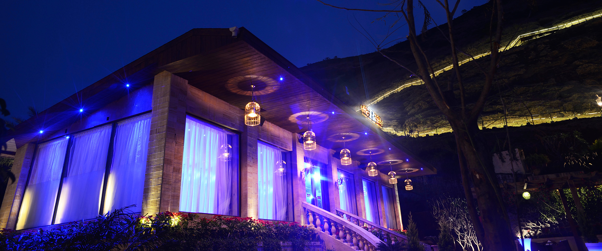 P 18 night club & lounge at della resorts