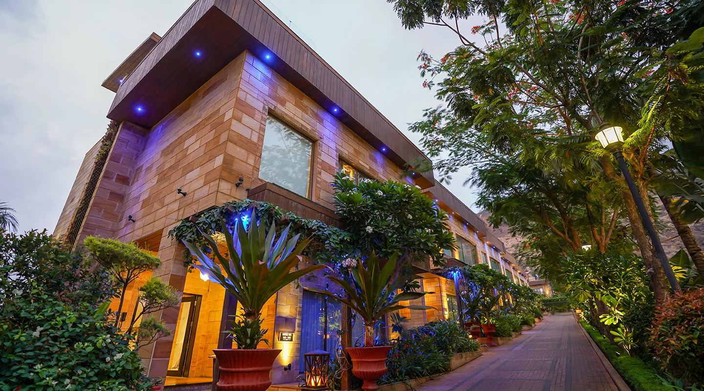  Garden Villa Resort exterior view 8