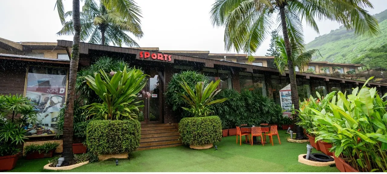 sports bar Exterior image 1