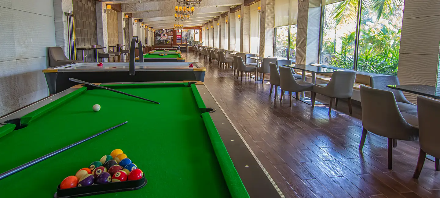 sports bar INTERIOR img1