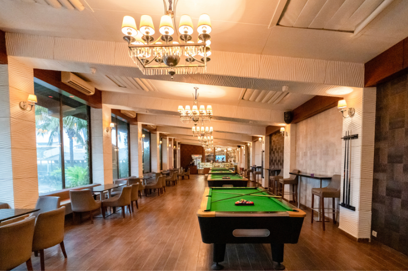Della Resorts' Sports Bar for live sports, cocktails, and snacks in Lonavala 