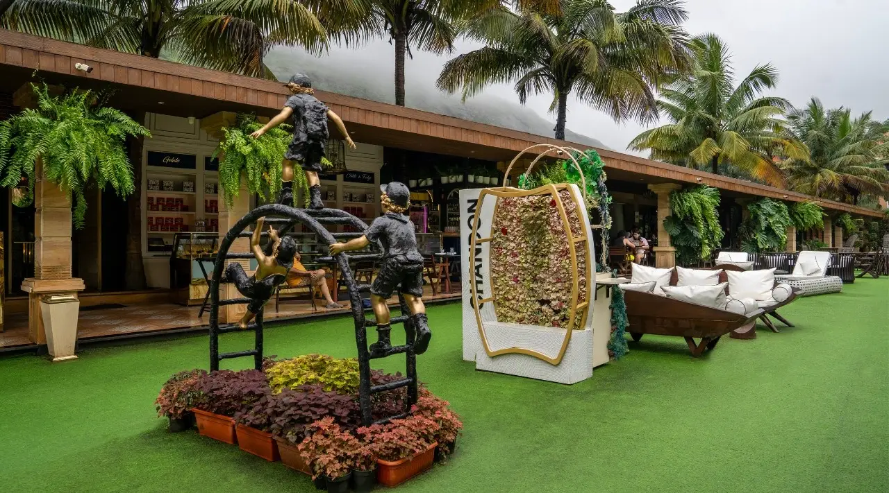 Villa bistro exterior2
